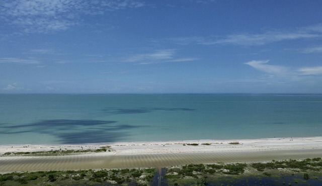 Gorgeous beachfront studio penthouse!