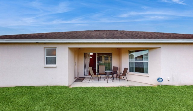 Gorgeous private home with large yard, between Tampa and Orlando