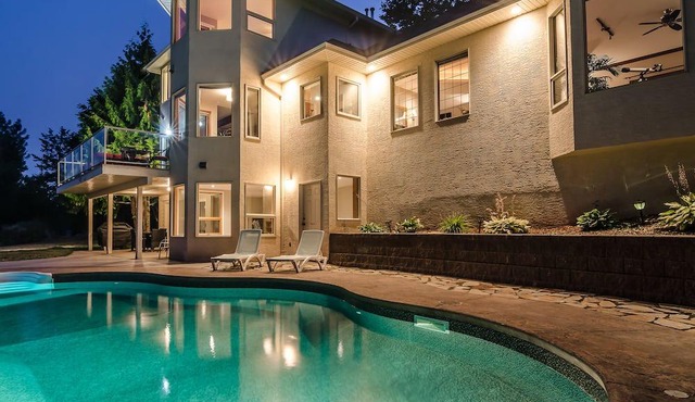 Gorgeous spacious home perfect for a winter wonderland family Christmas holiday