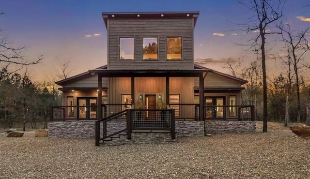 Gracewood Creek - Luxury Cabin, New Heated Pool