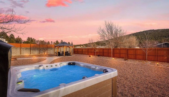 Grand Canyon Basecamp | Hot Tub | 4 King Beds