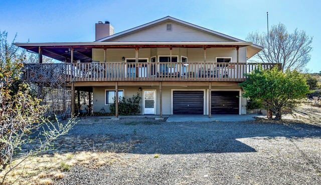 Granite Mountain Views on Peaceful Acreage
