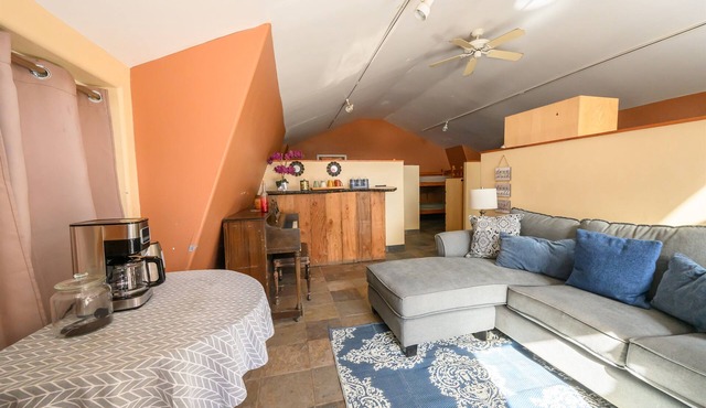 Group Bunkhouse | Sleeps 12 | Mountain Views