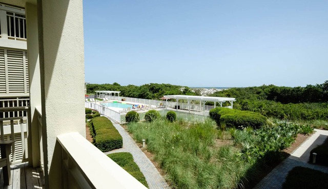 Gulf District ~ Gulf Front Condo! Steps to Beach Club, Beach Access & Dining!