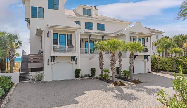 Gulf-Front Home w/Infinity Pool and Games