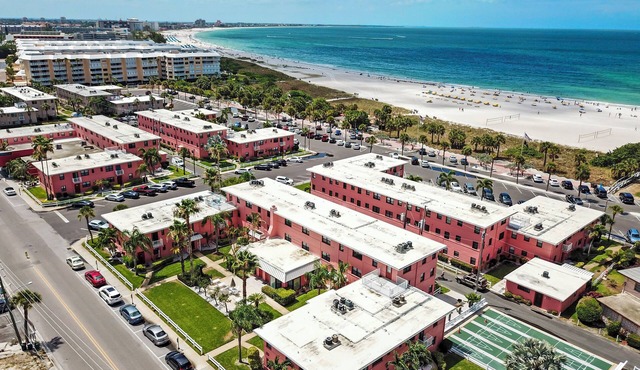 🌴 Gulf Winds #406 — Bright Beachside Escape with Balcony Views