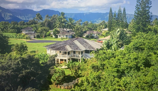 Hale Laniakea ~ 4 BR Modern Island Escape w AC