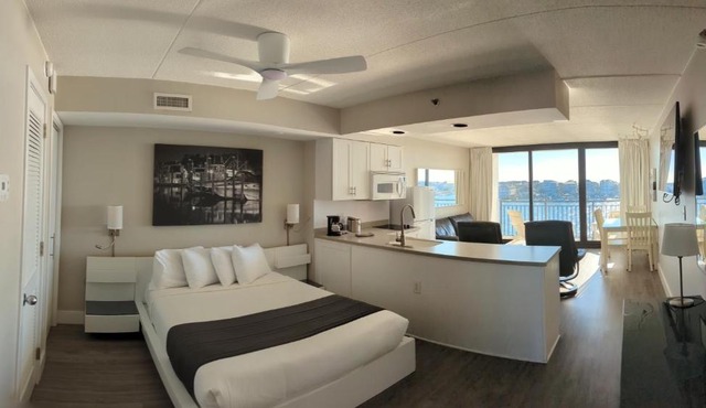 Harbor Inn
