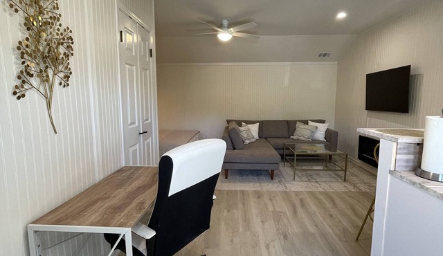 Healdsburg Studio - Immaculate Brand New!
