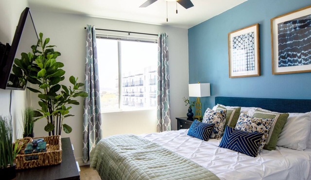 Heated Pool | Rooftop Sunsets | King Bed | Near Golf in Phoenix