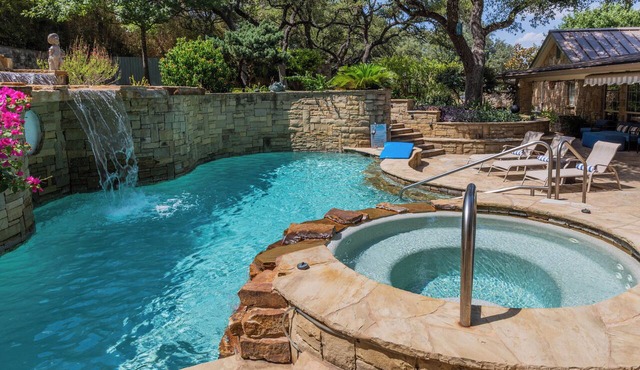 High-End Resort! 1-Story, 4min to Lake, HeatedPool, BoatParking, BigBeds, GameRm
