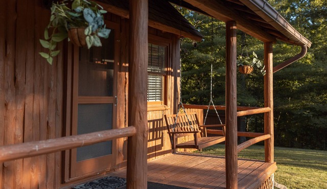 Hillside Haven - peaceful, private, pet friendly