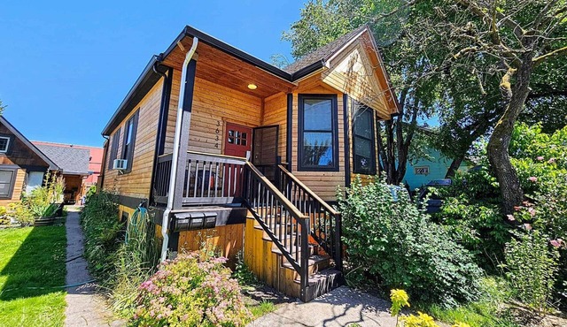 Hip and cozy dog-friendly Mississippi Victorian