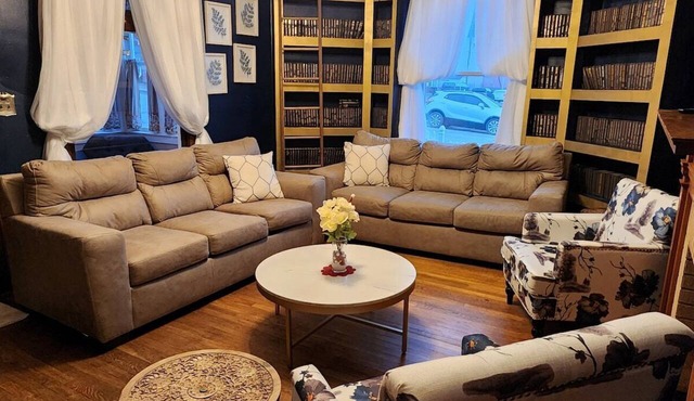 Historic 11BR Home – Ride to Hatfield-McCoy - Historic 11BR Home – Ride to Hatfield-McCoy