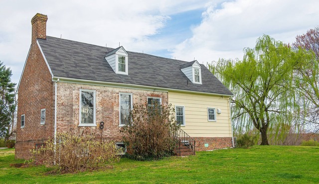 Historic 1760 Farm Stay~ Horses, Pond & Peaceful Views