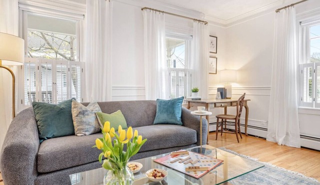 Historic 1878 Coastal Condo Downtown Bristol– Family Friendly, Private Hot Tub.