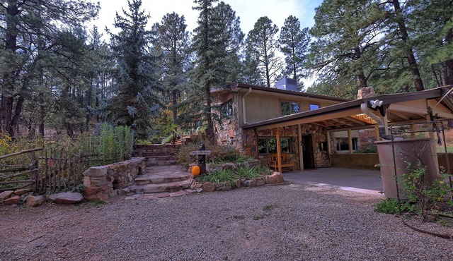 Historic 1925 Pine Cone Inn