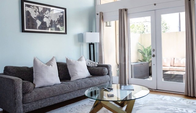 Historic District, Walkable w/Free Parking & Patio