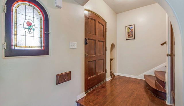 Historic Hillside Charm in Historic View Park