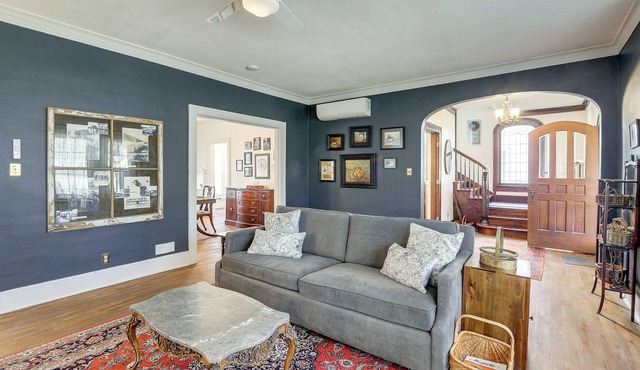 Historic Home Overlooking Central Riverside Park!