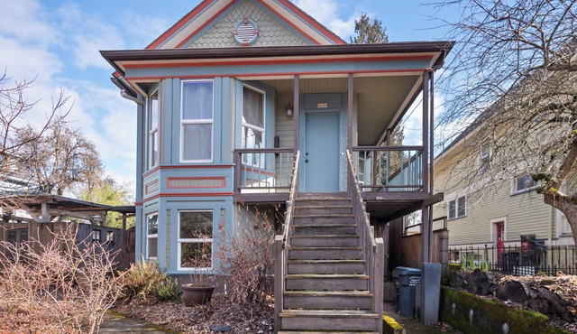 Historic Victorian in Hip Neighborhood