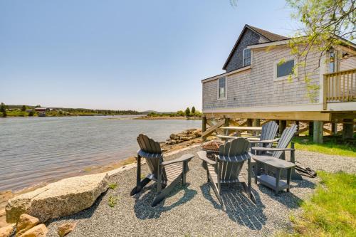 Historic Winter Harbor Cottage w/Waterfront Views