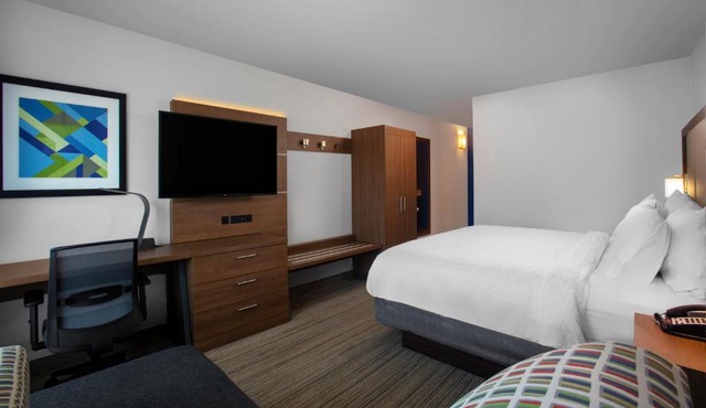 Holiday Inn Express Charleston-Civic Center by IHG