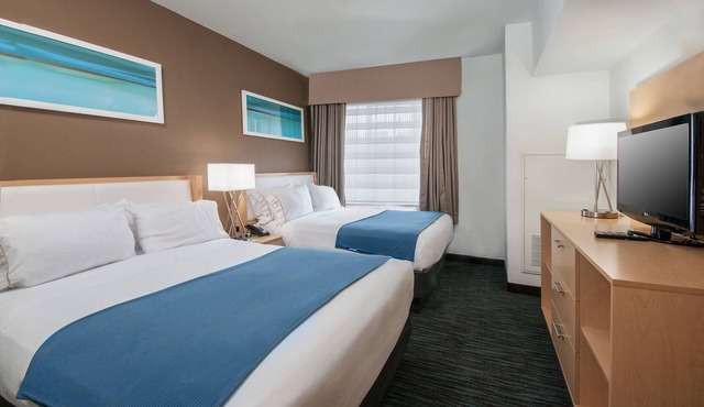 Holiday Inn Express San Antonio Rivercenter Area by IHG