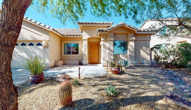 Home with private outdoor space, grill, central AC, & washer/dryer