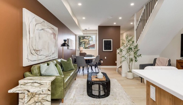 "Honey" NEW 3 Bdrm TH-5 mins from C-Train!