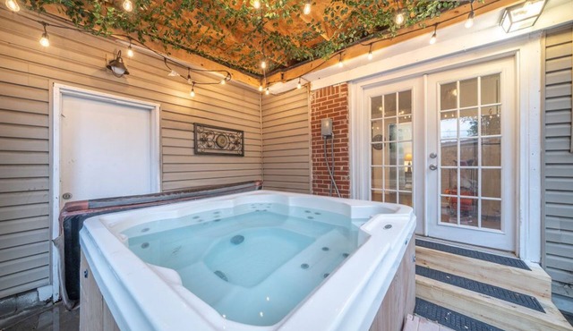 Hot Tub - Fire Pit- Arcade Games