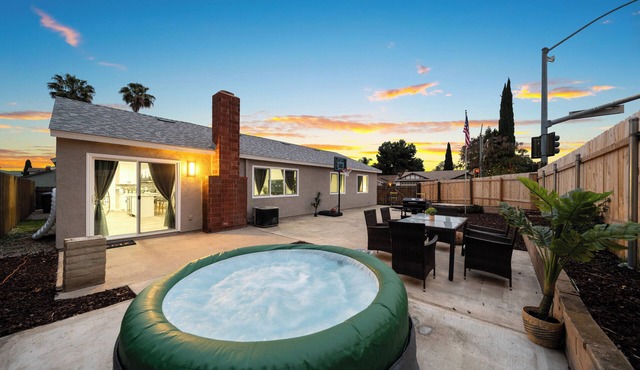 Hot Tub, King Bed, Garage, Gated Yard, Ranch-Style