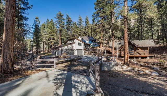 Hot Tub | Sauna | Game Room! 5 Acres - 2 miles from Downtown