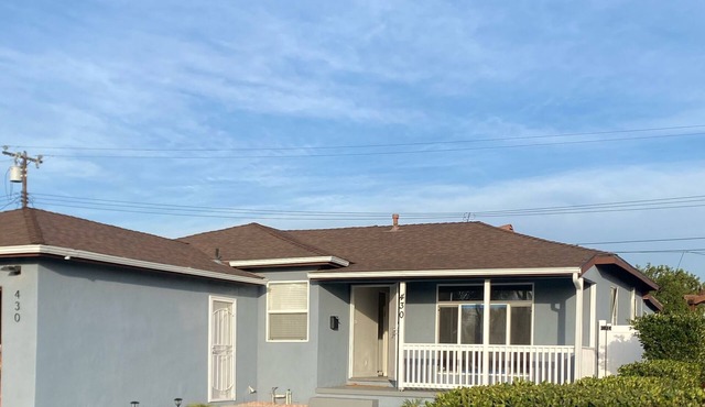 HubCityJewel-KingBed-Fenced Yard-LAX-SoFi-Disneyland