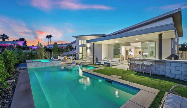Huntley House - Swanky Desert Modernism