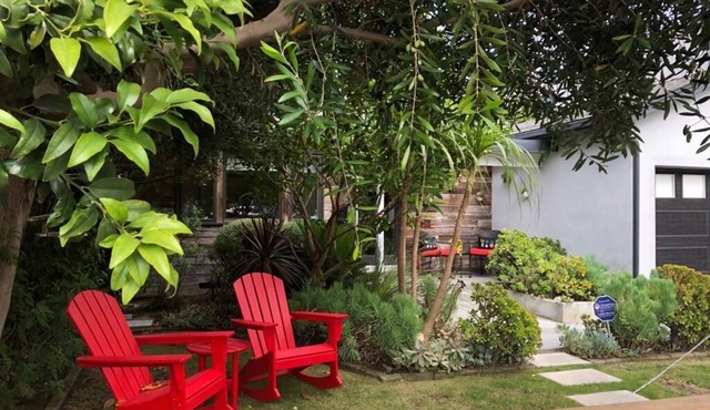 Ideal location, Minutes to Beach & Abbott Kinney, lots of parking
