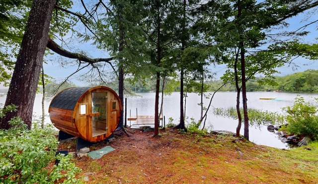Idyllic lakeside house with outdoor sauna, patio and firepit