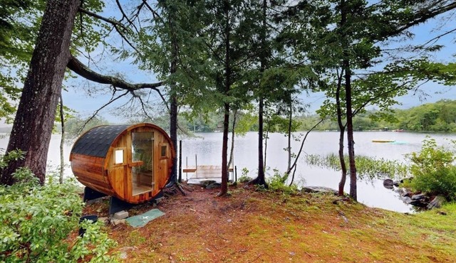 Idyllic lakeside house with outdoor sauna, patio and firepit
