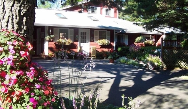 Immaculate Hummingbird Suite - One Mile from Acadia National Park