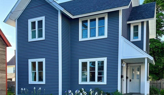 In-Town Bar Harbor, One Bedroom, Huckleberry Suit
