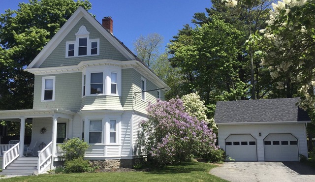 In-town Bar Harbor; walk everywhere, off street parking, and close to Shore Path