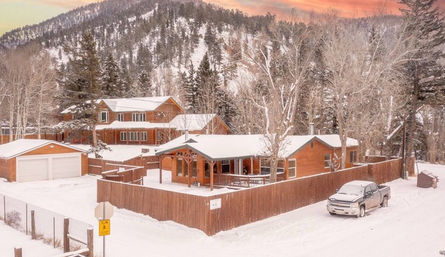In Town-Red River3Bed3Bath, In Town of Red River 3Bed 3Bath