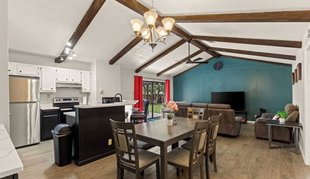Incredible Location | King Bed | Sleeps 14