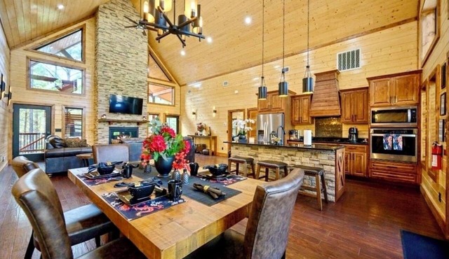 Inner Peace Luxury Cabin Retreat with Hot Tub & Firepit Swings