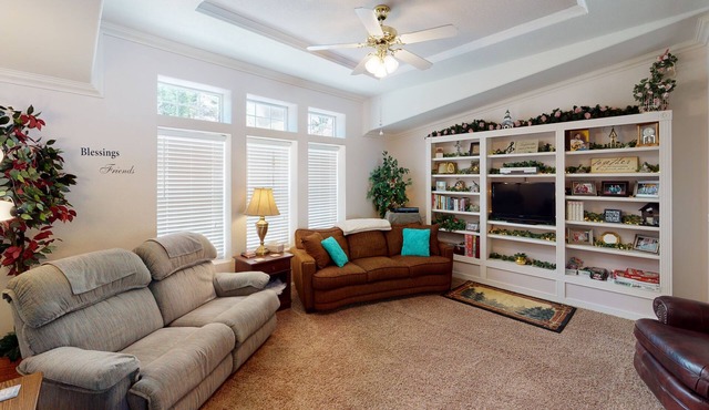 Jayhawk Cottage - 5 bedroom, in town, WIFI