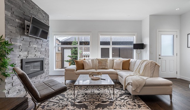 Kensington Calgary Home, 4BR Sleeps 8, Great for Groups