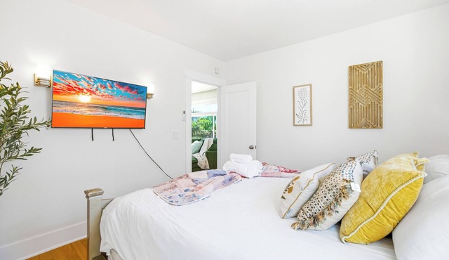 King Bed Comfort Ultra Spacious Gem Prime Location south pasadena!