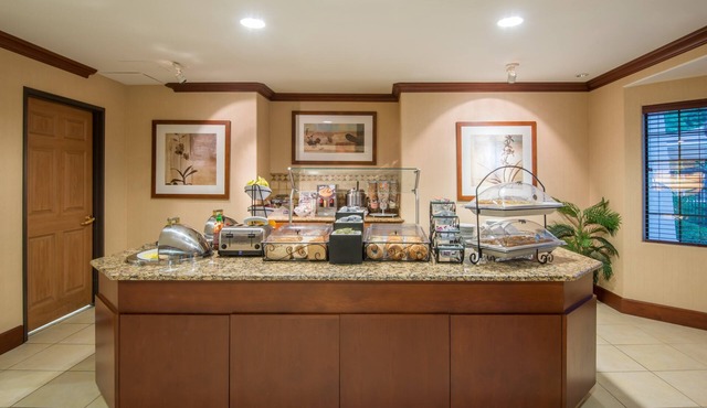 King Studio Suite | Free Breakfast + Pool