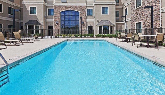 King Suite. Free Breakfast. Outdoor Pool.