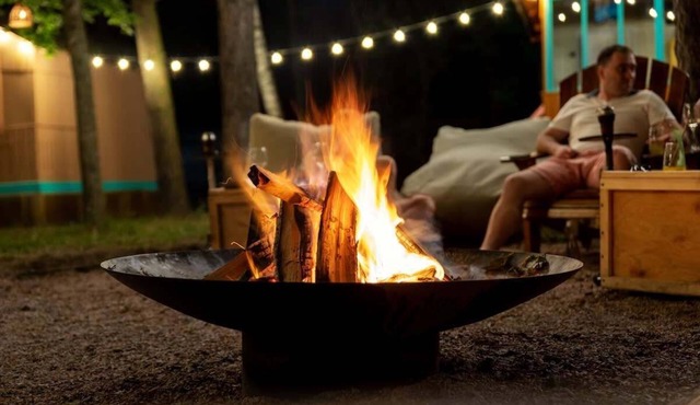Knotty Whale: Firepit~Games~PetsOK~Beach & Frwy close
